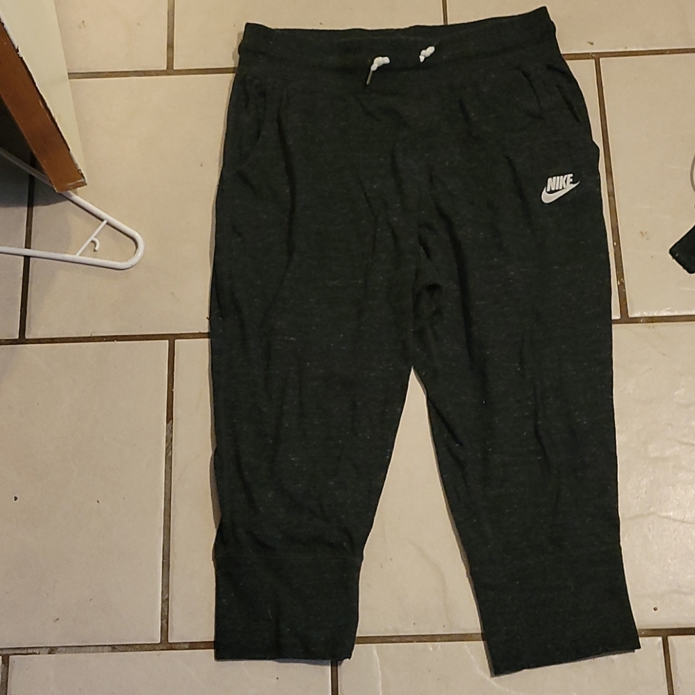 Nike jogger capri